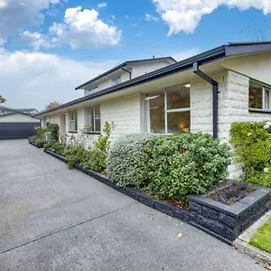 https://the-airport-homestay-house.top-hotels-christchurch.com
